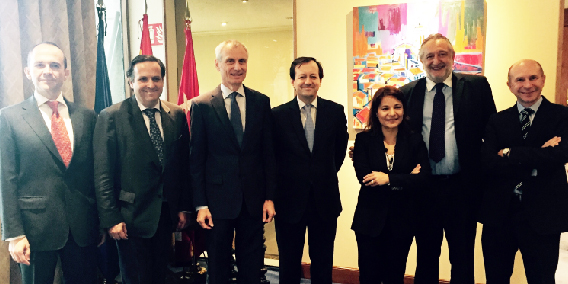 ADADE/E-Consulting participa en el encuentro que ha mantenido el Embajador de Suiza en España con FENAC 
