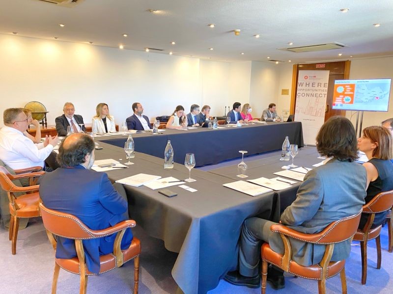 El Presidente de la fundación ADADE/E-Consulting y presidente de AESAE interviene en una jornada organizada por Invest Hong Kong en el club financiero Genova