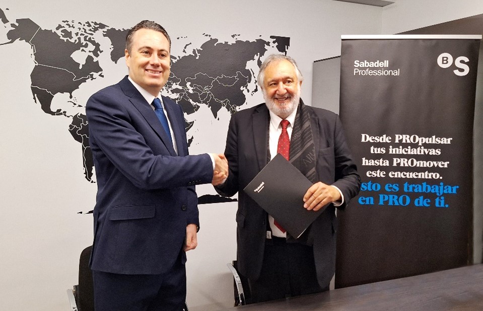 El Grupo Asesor ADADE renueva el convenio de colaboración que mantenía con el Banco Sabadell