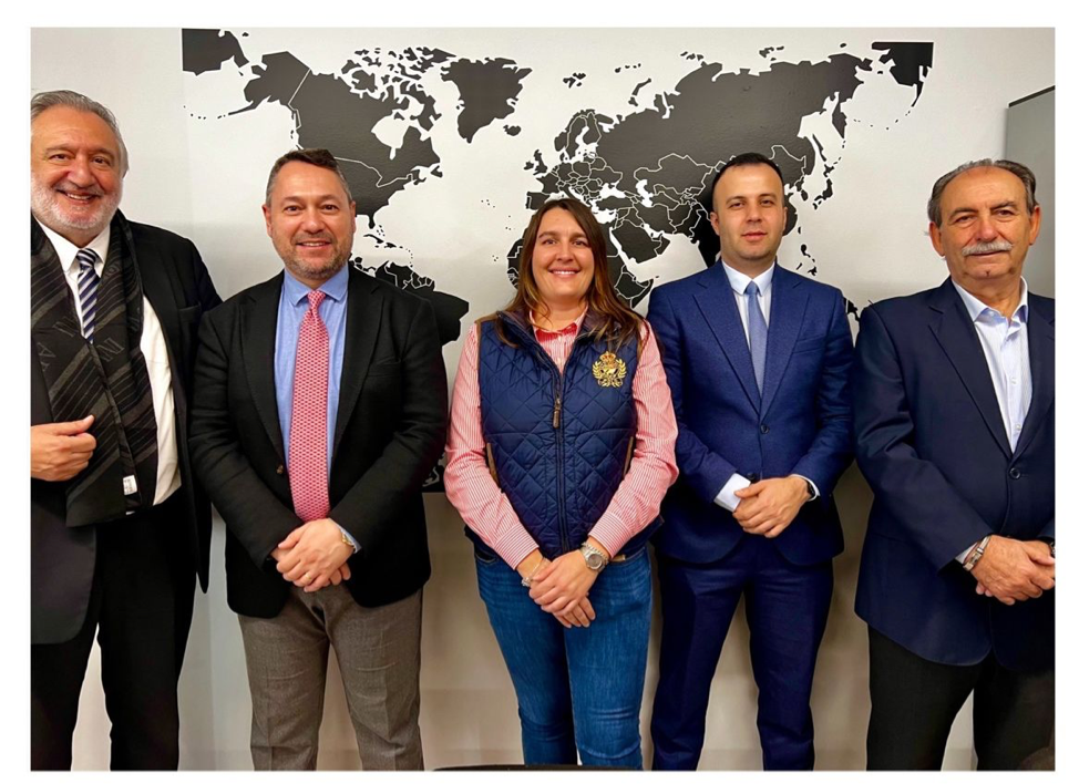 El vicepresidente ejecutivo de Allineal Global, Ozgur Demirdoven y el director regional de Emeia, Ilkay Sarpdag, se reúnen con directivos de Adade/E-Consulting en su sede central de Madrid | Sala de prensa Grupo Asesor ADADE y E-Consulting Global Group