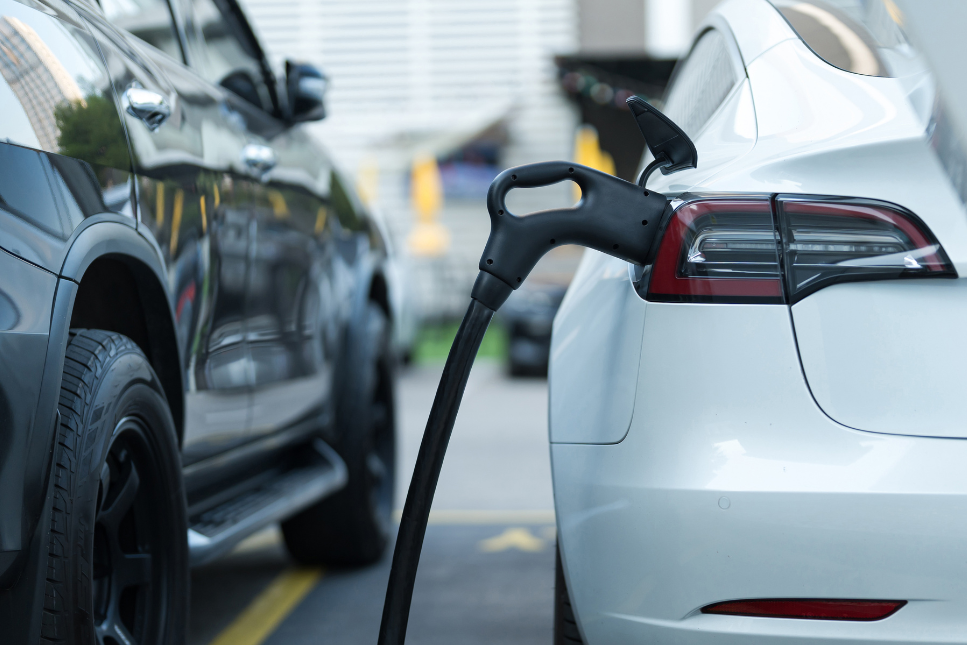 Los autónomos se pueden deducir el 100% del IVA en la recarga de vehículos eléctricos | Sala de prensa Grupo Asesor ADADE y E-Consulting Global Group
